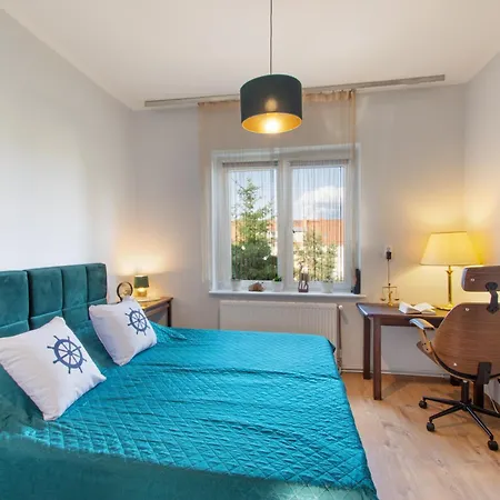 Cozy 2 Bedroom In Apartment