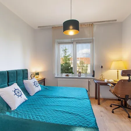 Cozy 2 Bedroom In Apartment *