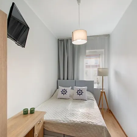 2 Bed Flat - Sleeps 8 - Parking - Wifi * シュチェチン