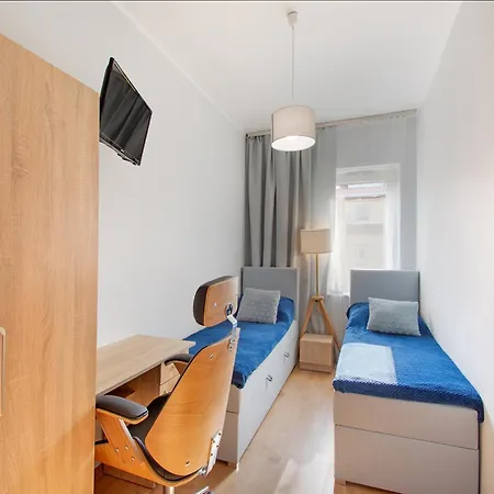 2 Bed Flat - Sleeps 8 - Parking - Wifi シュチェチン