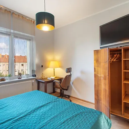 2 Bed Flat - Sleeps 8 - Parking - Wifi アパート *