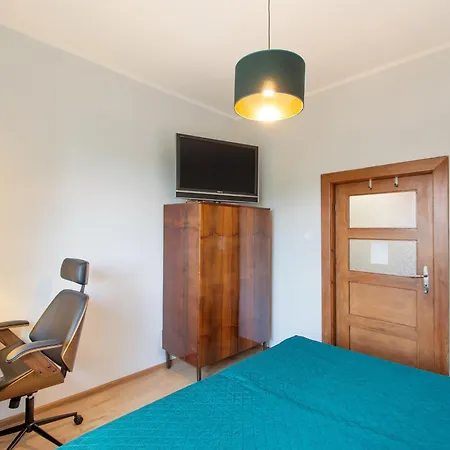 2 Bed Flat - Sleeps 8 - Parking - Wifi * Štetín