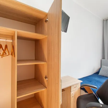 2 Bed Flat - Sleeps 8 - Parking - Wifi Διαμέρισμα