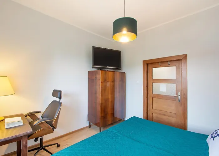 2 Bed Flat - Sleeps 8 - Parking - Wifi * Štetín